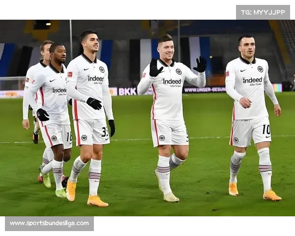 法兰克福新帅阿尔伯特·里埃拉正式上任,带执教雄心踏上美因河畔新征程